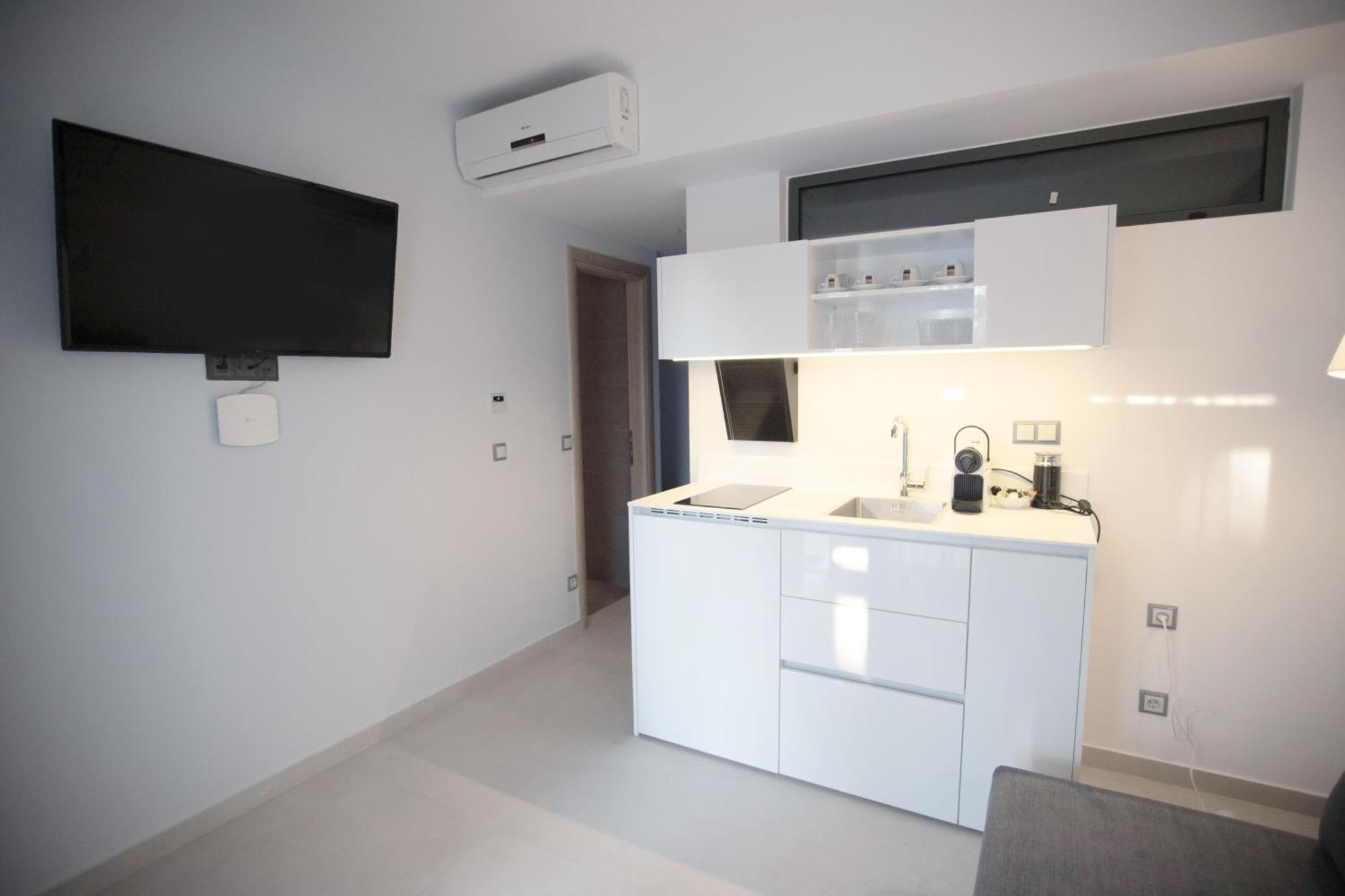 8 Boutique Suites Nea Poteidaia Quarto foto